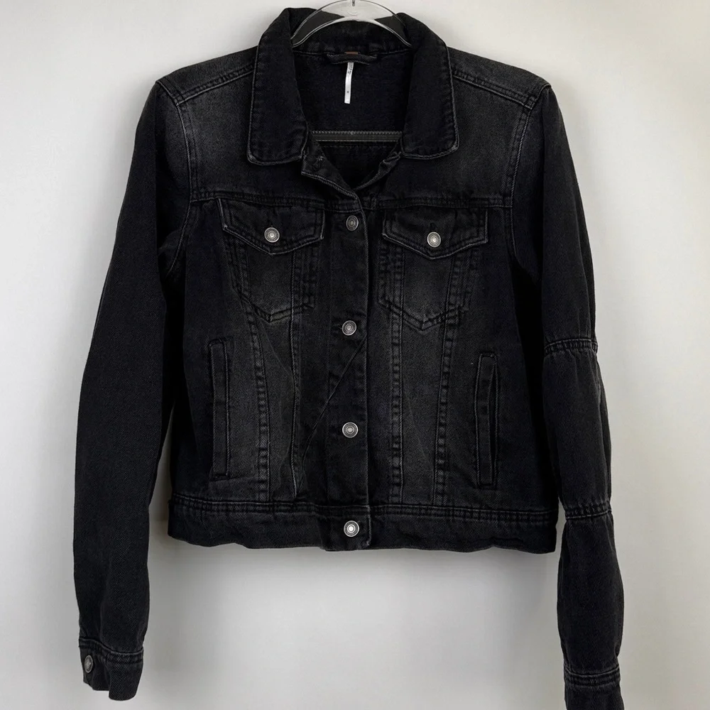 Free People Rumors Slim Fit Distressed Denim Jacket in Black Size Medium